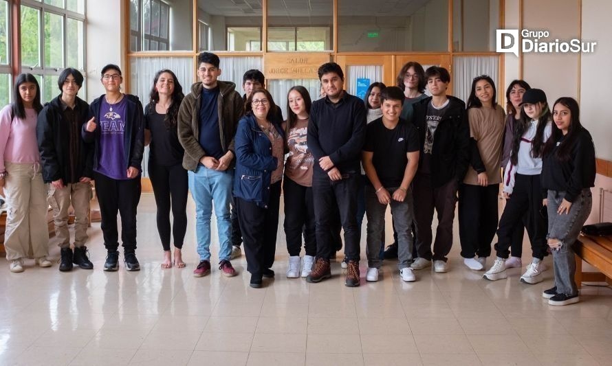 Alumnos terminaron el preuniversitario UACh con yoga