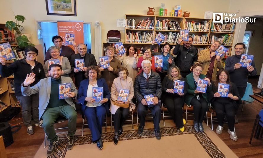 En Río Bueno premian a ganador de concurso literario autobiográfico 