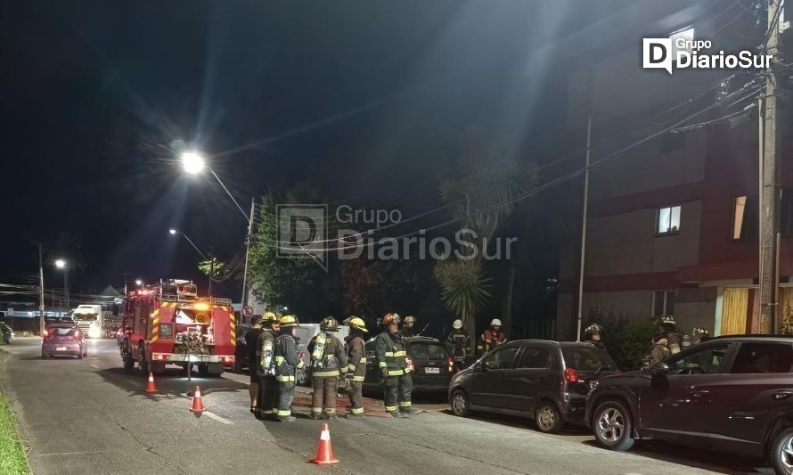 Bomberos cierra avenida de Valdivia por emanación de gas