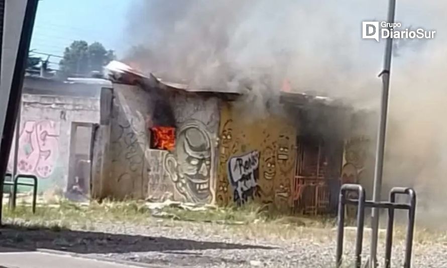 Bomberos se movilizan por incendio en sector sur de Valdivia 