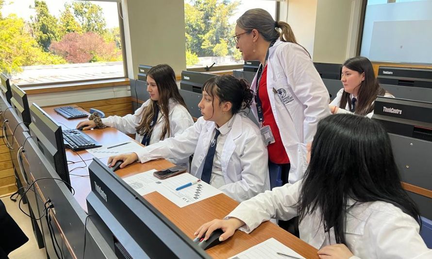 USS y Educación potencian aprendizaje de las Ciencias con laboratorios virtuales