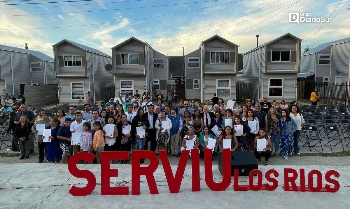 Más de 400 familias de Guacamayo II en Valdivia recibieron sus escrituras