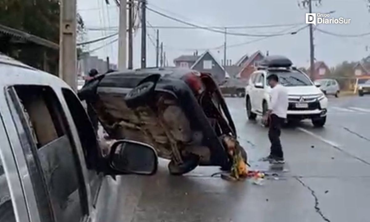 Bomberos reporta accidente vehicular en avenida Circunvalación de Valdivia 