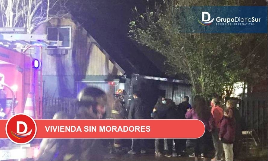 Bomberos detuvo incendio que amenazó casa en Valdivia