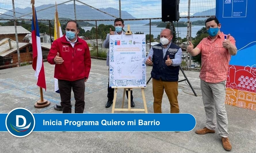 Con aires navideños se firmó contrato de barrio en Panguipulli