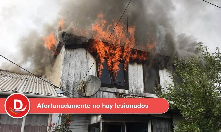 Incendio afecta 2 viviendas ubicadas en población Yáñez Zavala de Valdivia