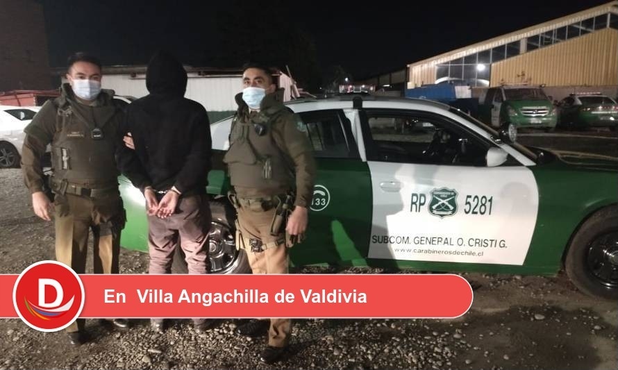 3 ladrones detenidos por robo de especies al interior de un vehículo