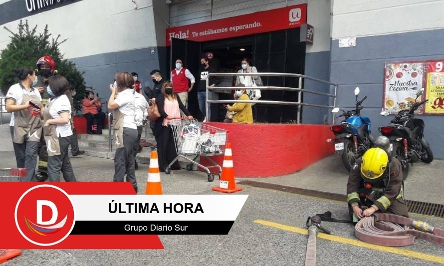 Supermercado Unimarc de Valdivia fue evacuado por emanación de gases