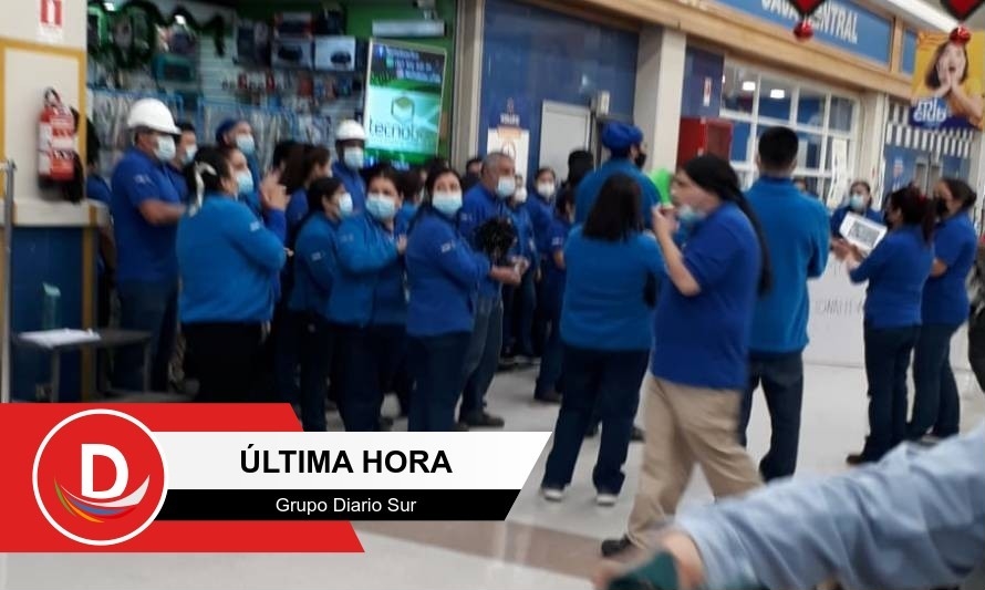 Valdivia: protesta en Líder Pedro Montt por eliminación de personal en cajas