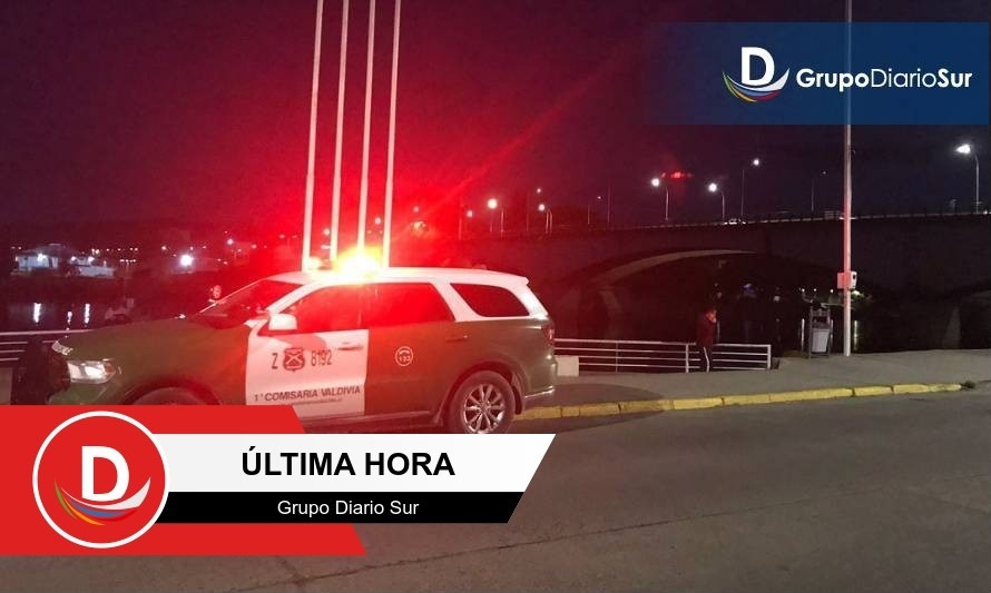 Carabinero salva a persona que se lanzó desde puente en Valdivia
