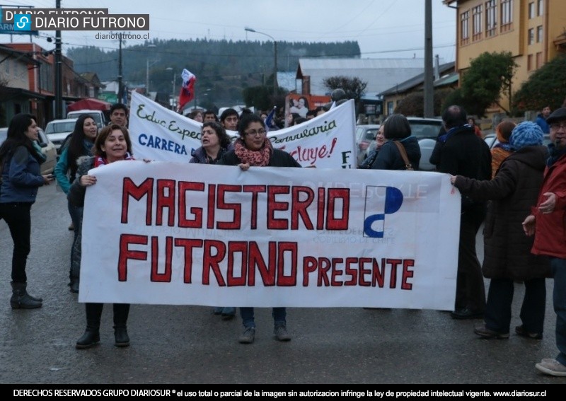 El paro continúa en Futrono: municipio y profesores acordaron no adelantar vacaciones