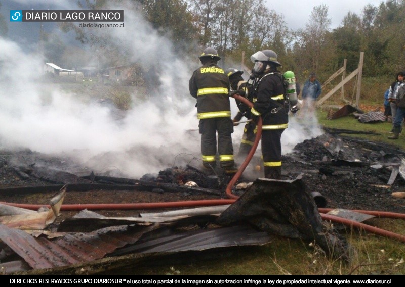 Dos víctimas fatales en incendio de casa habitación en Calcurrupe