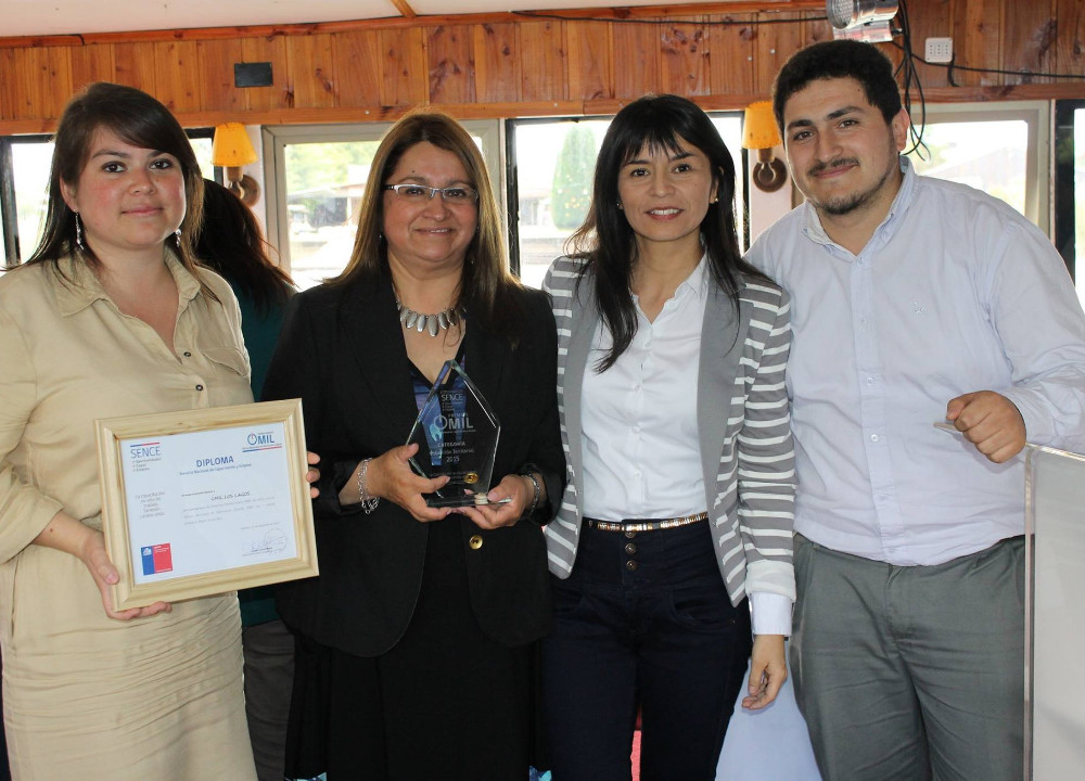 OMIL de Los Lagos es premiada por SENCE Los Ríos