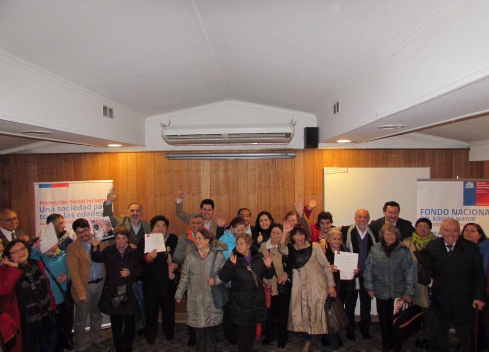 Con más de un centenar de Adultos Mayores se realizó ceremonia de Certificación del Fondo Nacional del Adulto Mayor de Senama en Los Ríos