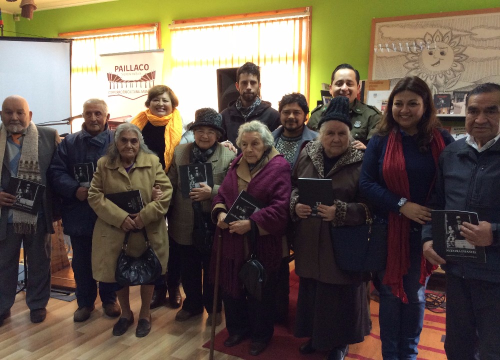  Adultos mayores de Paillaco presentaron libro con relatos de su niñez y juventud en el siglo XX