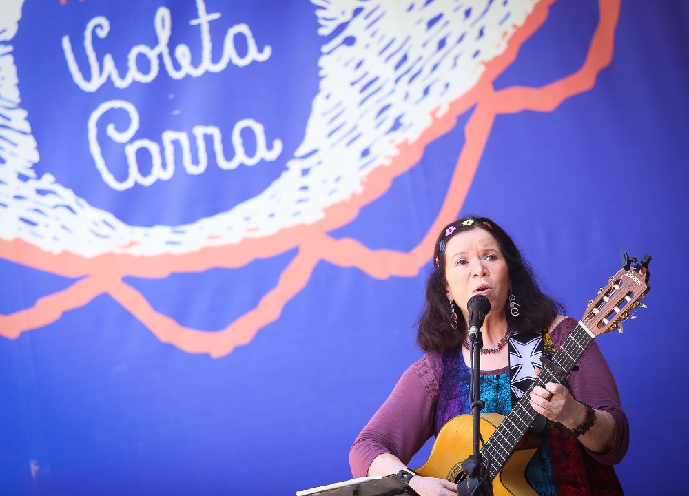 Tita Parra homenajea a Violeta con concierto gratuito en Valdivia