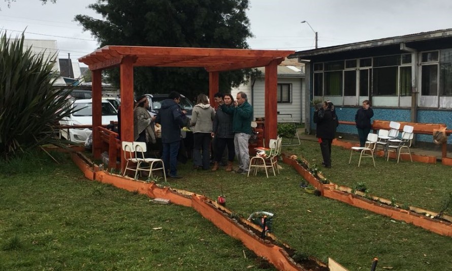 Hospital de Río Bueno inauguró huerto con plantas medicinales