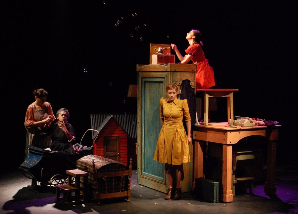 Teatro itinerante trae a compañía La Mona Ilustre a Valdivia para ofrecer dos funciones gratuitas