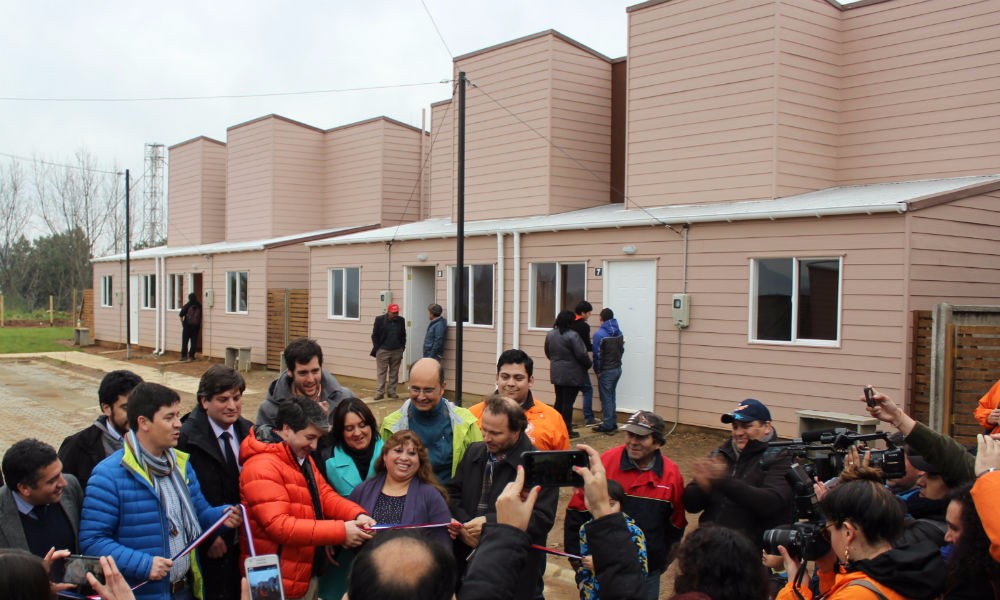 32 familias de comité Nuevo Esfuerzo Los Jazmines recibieron las llaves de sus viviendas en Valdivia